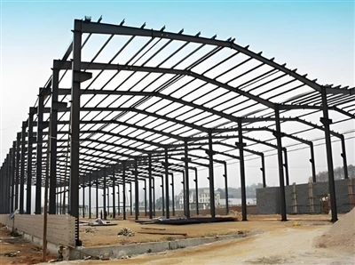 ¿Se puede utilizar un almacén industrial para guardar vehículos?